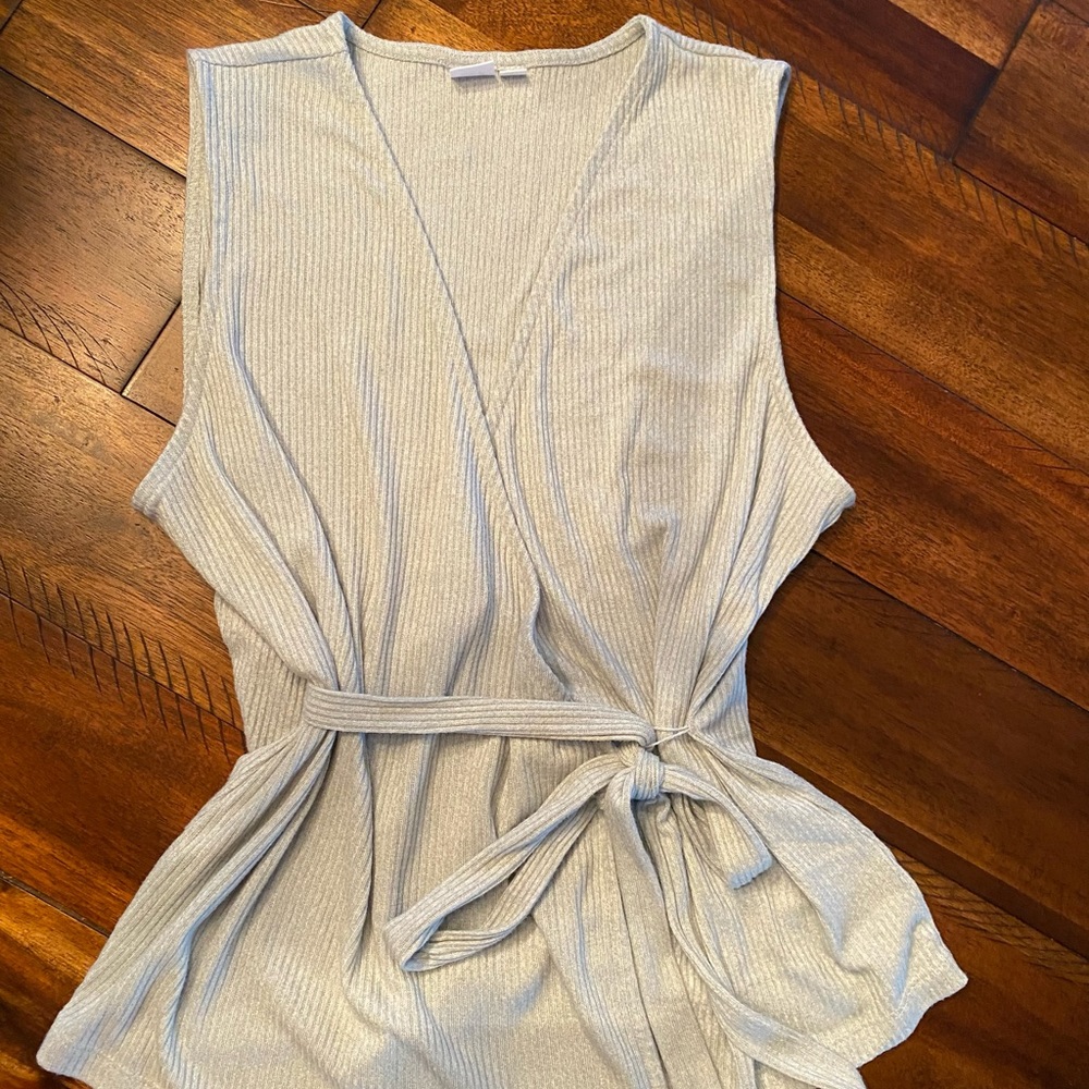 Gap sleeveless top
